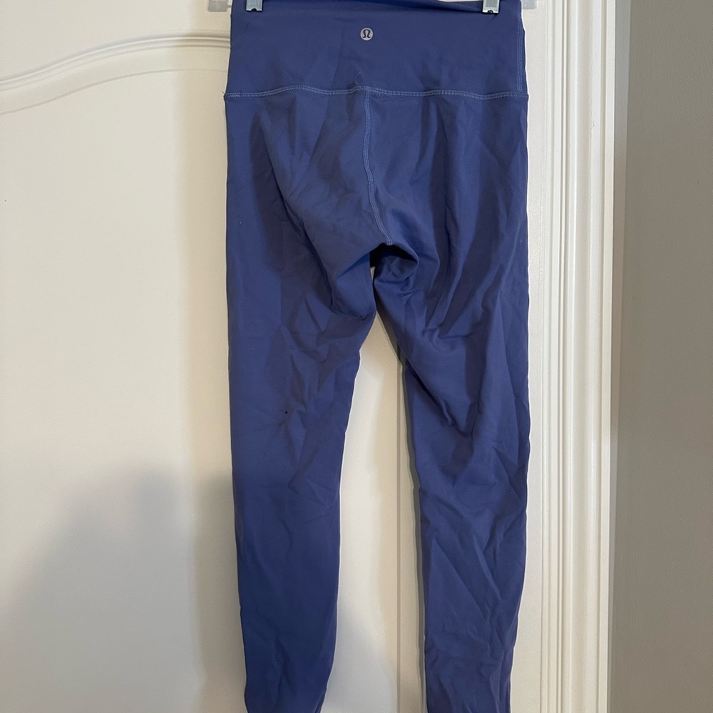 Winder under blue leggings